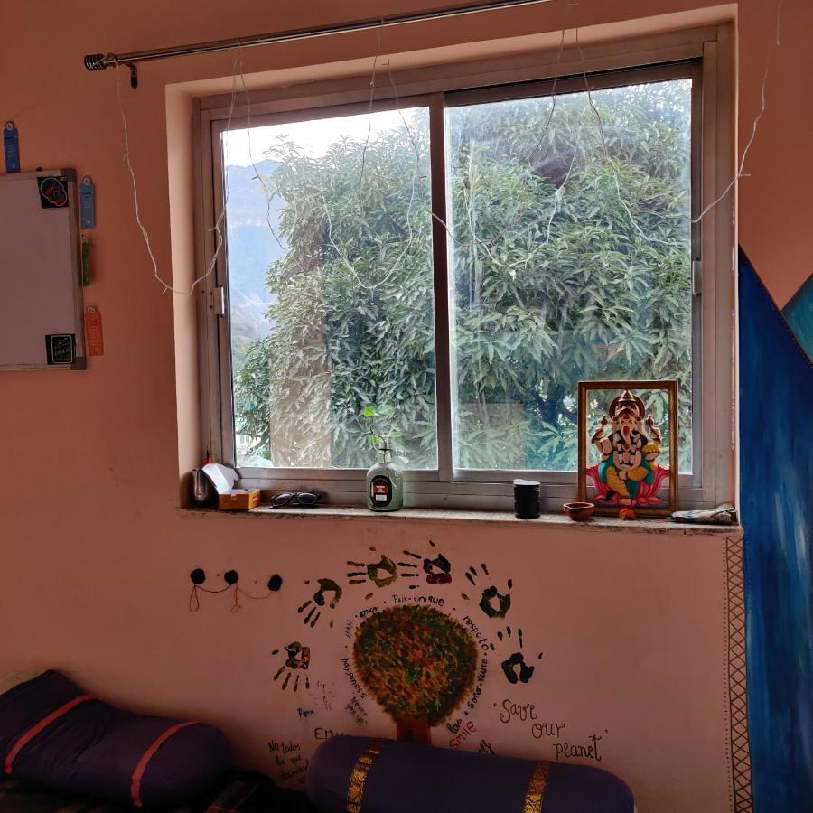 Tebaar Backpackers Hostel Rishīkesh Buitenkant foto