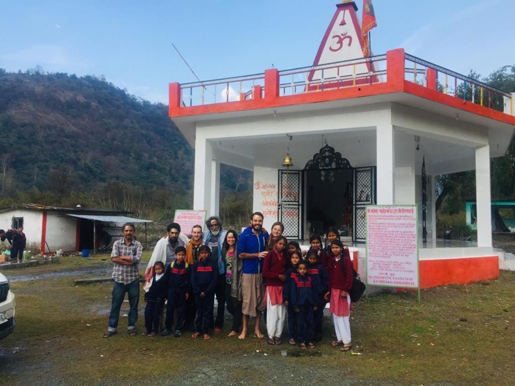 Tebaar Backpackers Hostel Rishīkesh Buitenkant foto